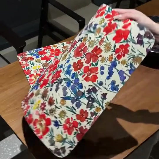 Flexible floral table mat construction