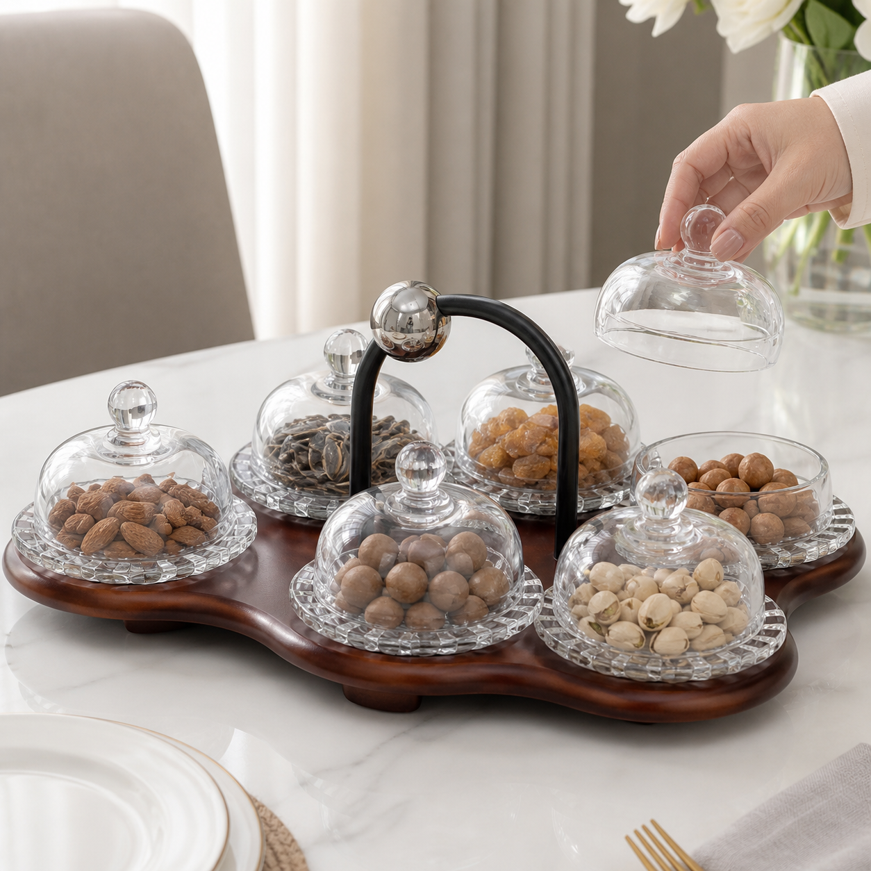 Aurelia serving organizer in use