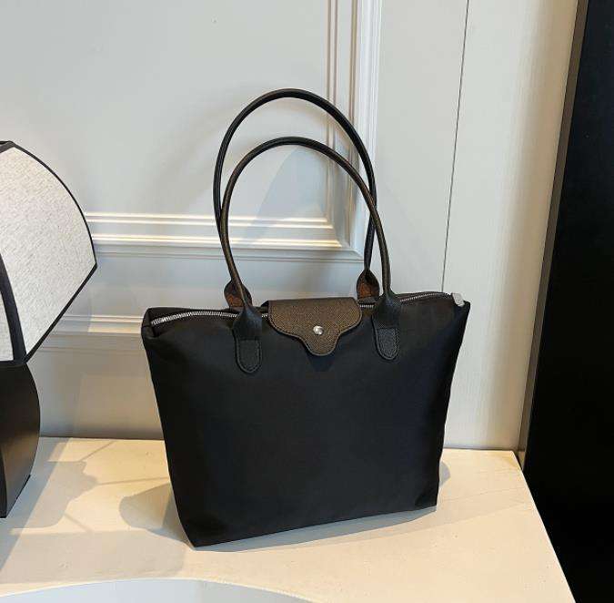 Classic Shoulder Bag