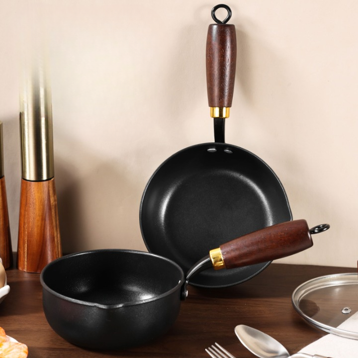 Wooden Handle Pot