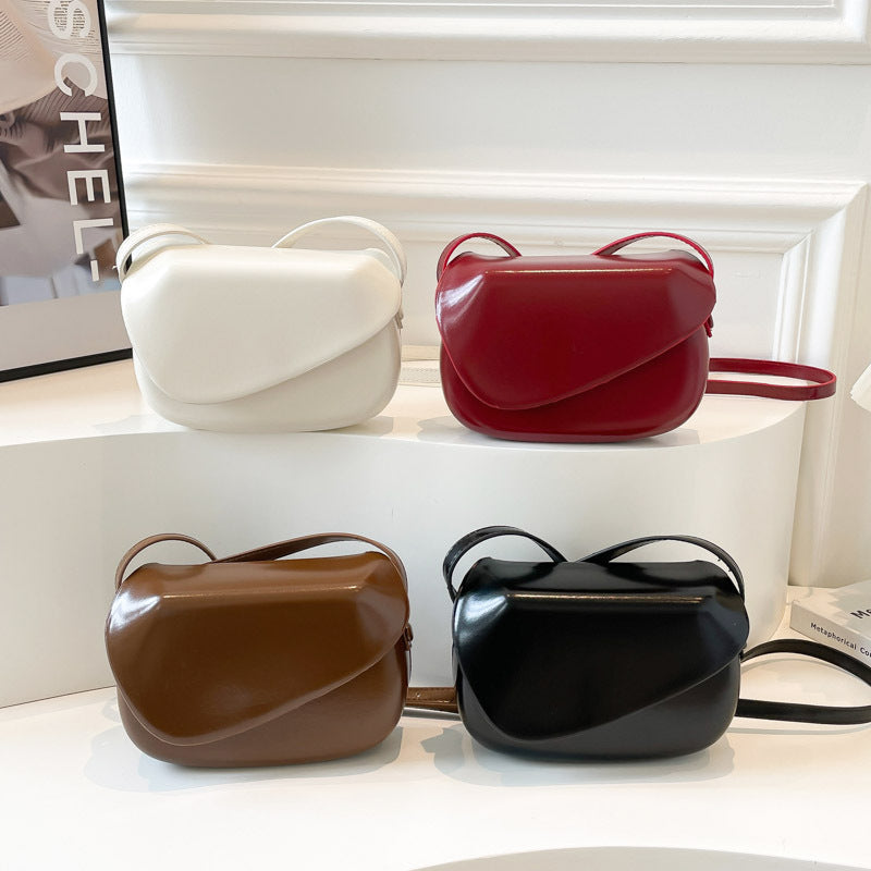 Minimal Curve Shoulder Bags