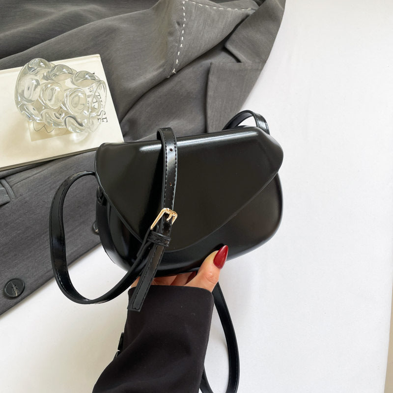 Minimal Curve Shoulder Bags