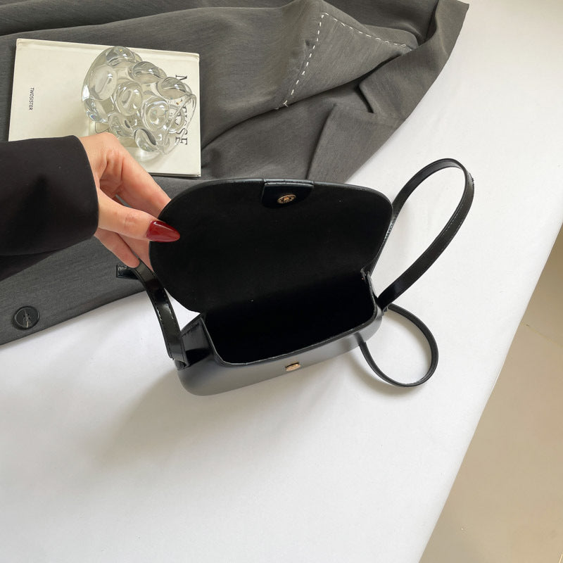 Minimal Curve Shoulder Bags