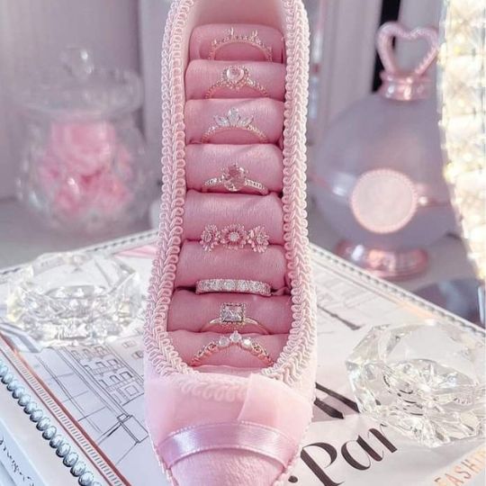 High Heel Jewellery Stand