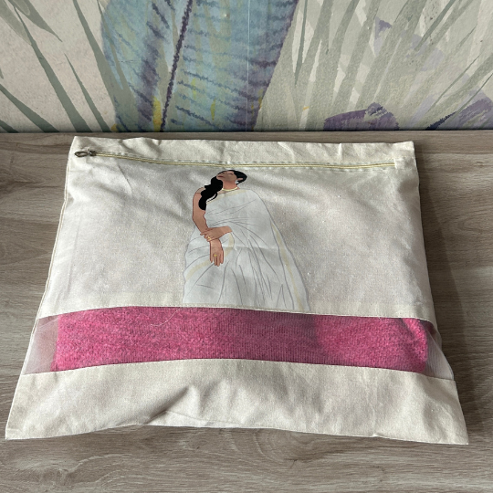 Printed Saree Organizer Bag (16 X 14 Inches)