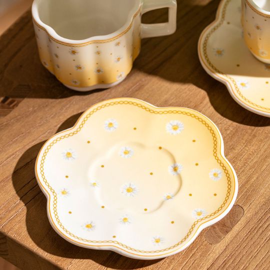 Daisy Floral Teacup
