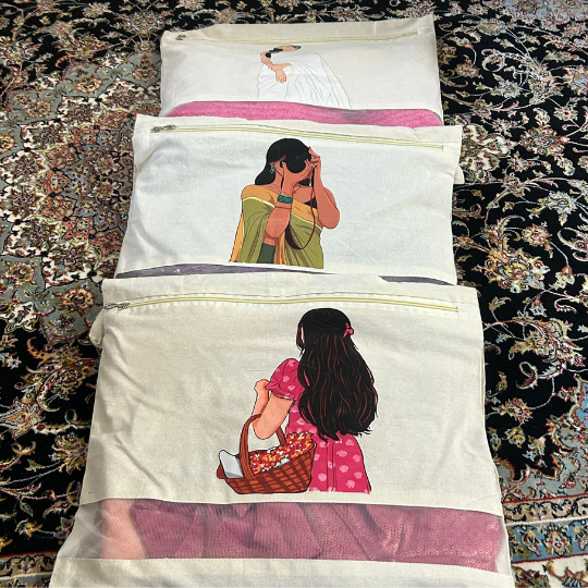 Printed Saree Organizer Bag (16 X 14 Inches)