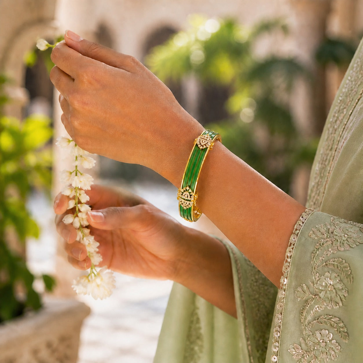 Elegant Openable Bangle Frame