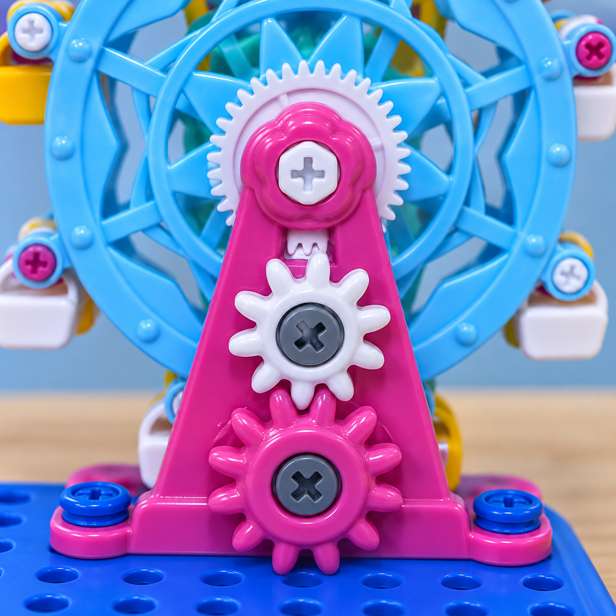 Interlocking wheel mechanism