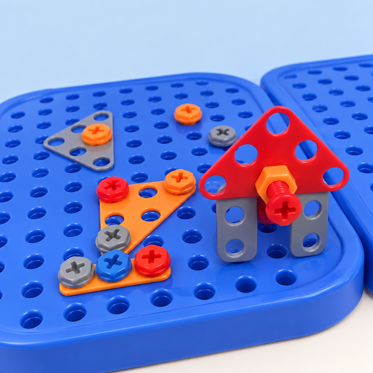 Geometric construction pieces