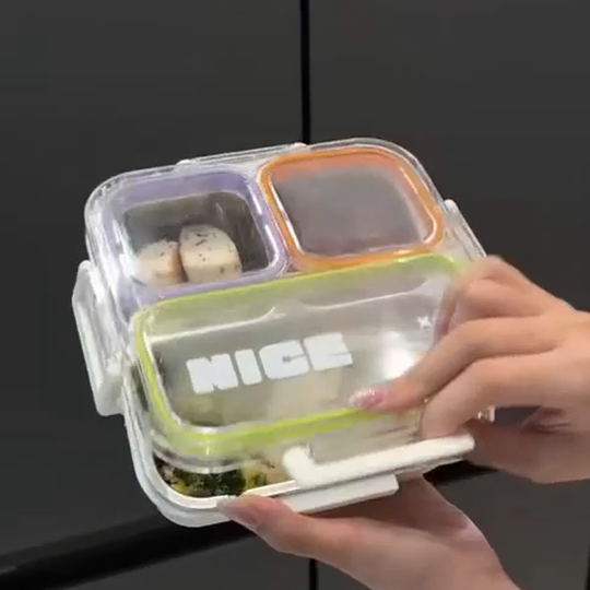 Real transparent lid closing on the meal box